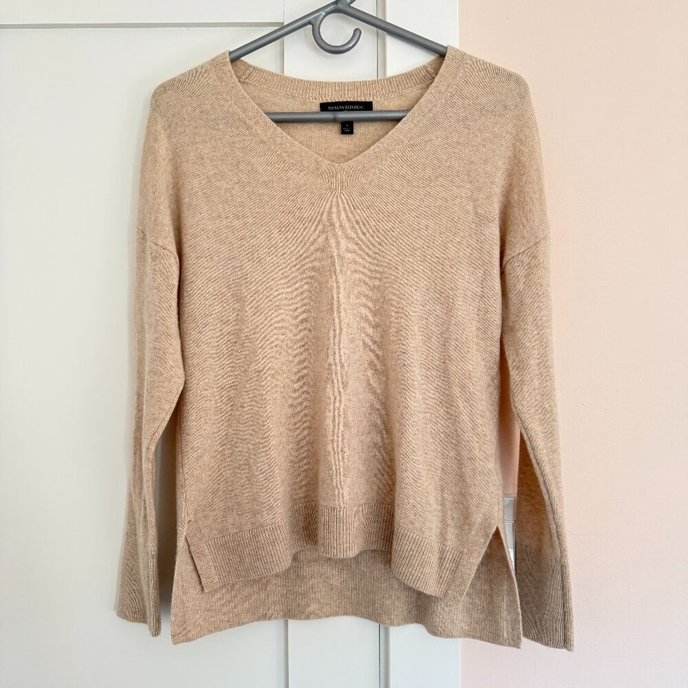 Banana Republic V-Neck Sweater 100% Cashmere Tan Size S Hi-Low